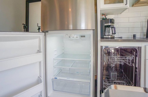 Pleasant Valley Apartment | Clean-n-Comfy 1-Bedroom Apartment in quiet peaceful neighborhood.