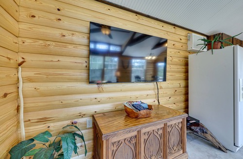 Eureka Springs Cabin | Cliffside Eureka Springs Cabin w/Beaver Lake View