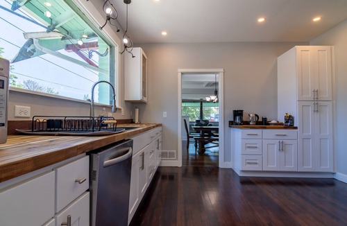 Independence House | Close in Historic district craftsman