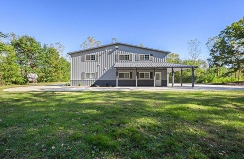 Granger House | Close proximity to Notre Dame with plenty of space to relax inside and out.