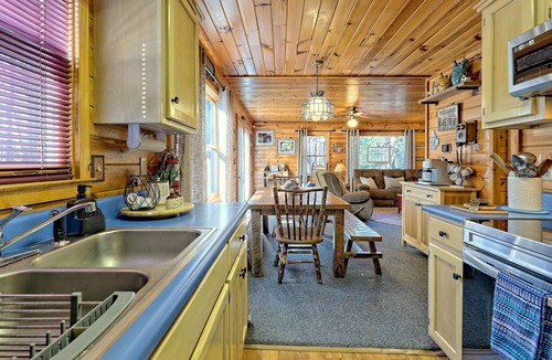 Sautee Nacoochee Cabin | Close to Everything! 3BR Sleeps 9 - King Bd - 5min Helen & Anna Ruby Falls