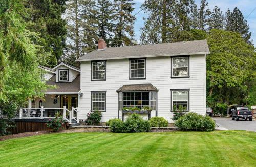 Aloha House | Close to Intel/Nike: Large Family Home w/Hot Tub