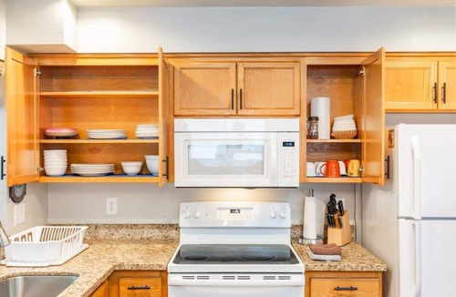 Snoqualmie Pass House | Close to Ski + Snowboard | Games | Hiking Trails