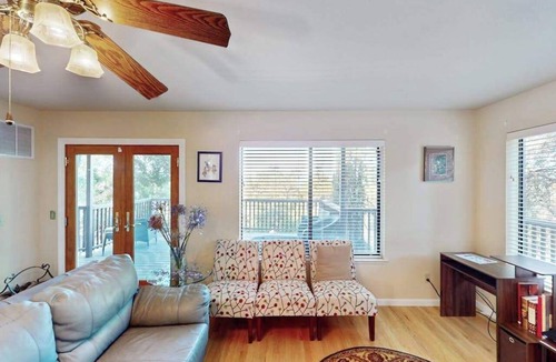 Cloverdale House | Cloverdale 3BR hillside lodge on 7 acres with hot tub & wave pool