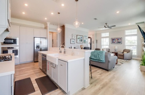 Pass Christian House | Coastal Comfort | 4BR Beach Retreat with Beach Views + ShortWalk to Shore!