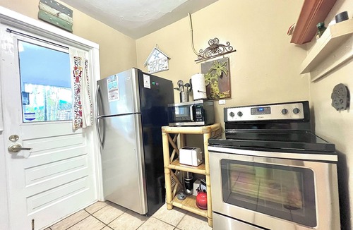 Cocoa Beach Cottage | Coastal Cottage 227 - Walk to Beach, King Bed