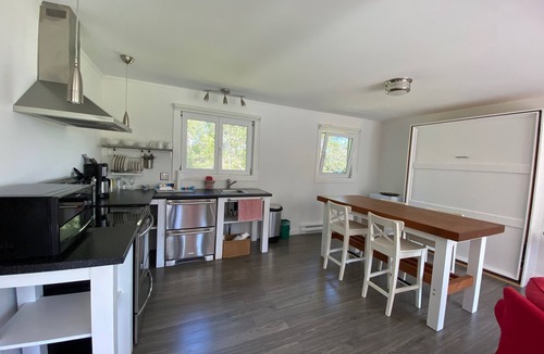 Baddeck House | Coastal Getaway Overlooking Bell Estate