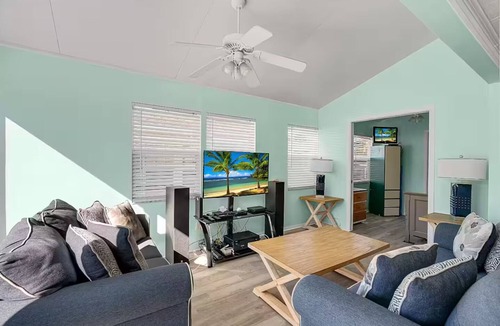 Nettles Island House | Coastal Getaway steps 2 beach!