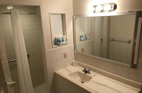 Little Torch Key Hotel | Coastal King Retreat w/Pool, Kayaks & Private Beach Access, Breakfast Included!