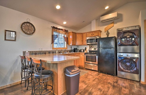 Long Beach Apartment | Coastal Retreat in Long Beach: Walk to Attractions