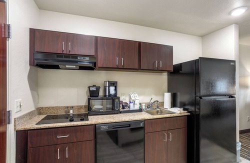 De Pere Hotel | Cobblestone Hotel & Suites - De Pere/Green Bay