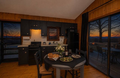 Scaly Mountain Cabin | Coca-Cola Cabin @Fire Mountain Estate & Club. Endless views, Fire Pit, Jacuzzi!