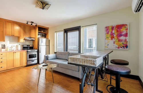Belmont House | Color Splash - Fast WiFi - Heart of Hawthorne