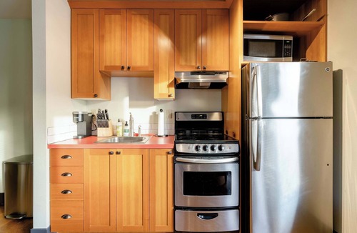 Belmont House | Color Splash - Fast WiFi - Heart of Hawthorne
