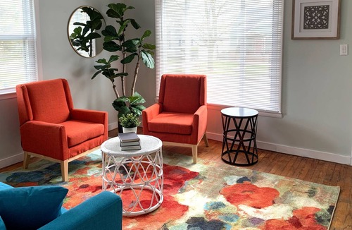 Pontiac House | Colorful and Stylish Retreat - 5 Min To GM