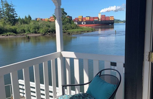 Skamokawa Condo | Columbia River Sunsets - spacious riverfront condo with spectacular views.