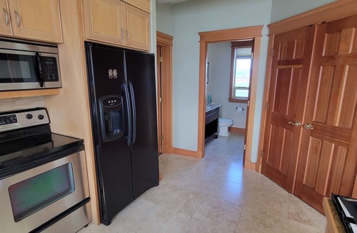 Woodland House | Columbia River Waterfront-Private Beach with Kayaks/Canoe - 7 min from I-5