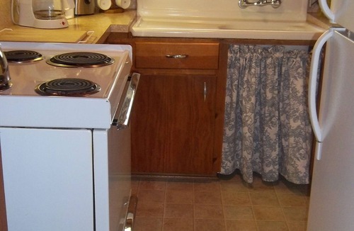 Deckerville Cottage | Come have fun on the beach! Right on Beautiful Lake Huron! Only 9 steps down!