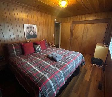 Pioneer Trail House | Come Snuggle Up at Cozy Bear Cabin