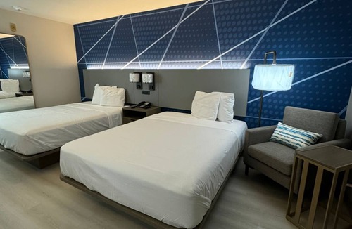 Harvey Hotel | Comfort Inn & Suites Harvey - Chicago Southland