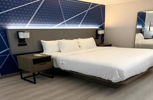 Harvey Hotel | Comfort Inn & Suites Harvey - Chicago Southland