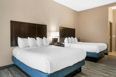 Bedford Hotel | Comfort Inn & Suites Toledo North