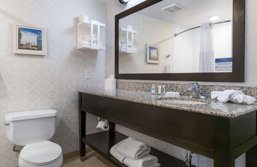 Bedford Hotel | Comfort Inn & Suites Toledo North