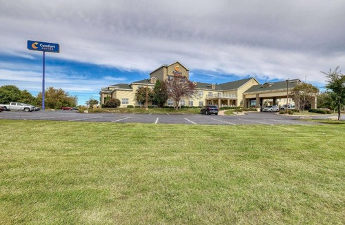 Appleton Hotel | Comfort Suites Appleton Airport