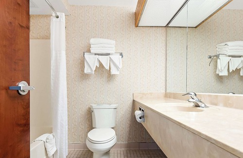 Little Woods Hotel | Comfort Suites New Orleans East