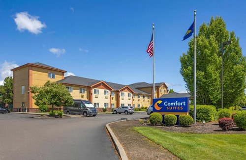 Southeast Salem Hotel | Comfort Suites Salem