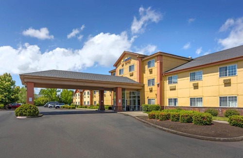 Southeast Salem Hotel | Comfort Suites Salem
