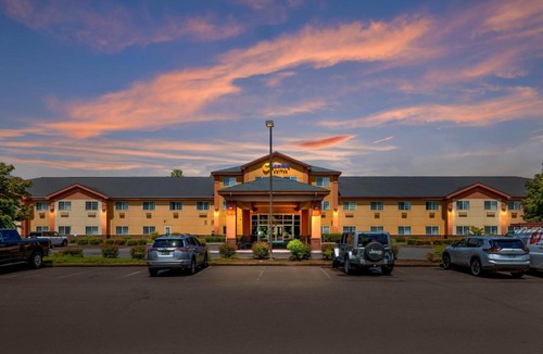 Southeast Salem Hotel | Comfort Suites Salem