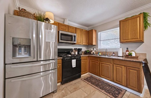 Houston House | Comfortable 3BR Home with Backyard for BBQs