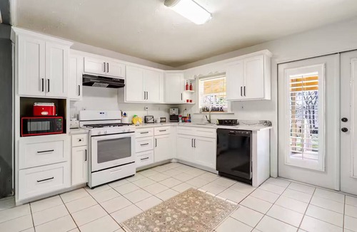 Douglasville House | Comfortable 4BR 2 King Beds Near Arbor Place Mall
