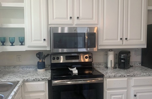 Hurst House | Comfortable and bright. Convenient mid-cities location.