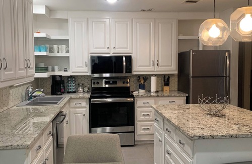 Hurst House | Comfortable and bright. Convenient mid-cities location.
