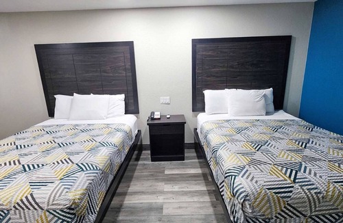 Wharton Hotel | Comfortable and Suiting Stay! Free Breakfast and Parking!