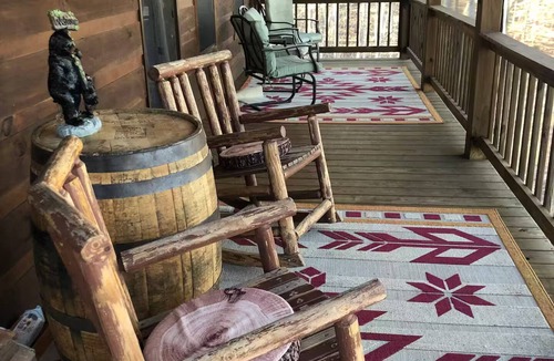 Hiawassee Cabin | Comfortable Cabin in Hiawassee across from Lake&Fairgrounds