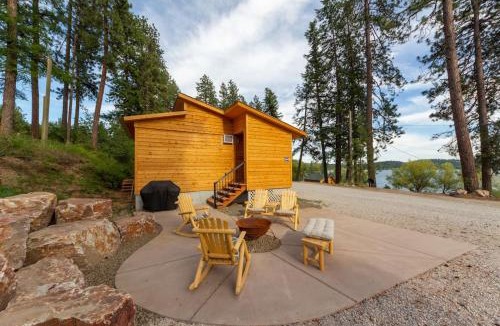 Valley House | Comfortable Duplex Unit - Beautiful Lake Views