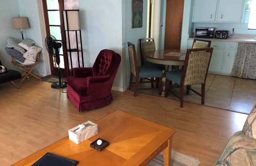 DeLand House | Comfortable Florida 2-bedroom house with AC in quaint DeLand