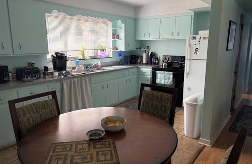 DeLand House | Comfortable Florida 2-bedroom house with AC in quaint DeLand