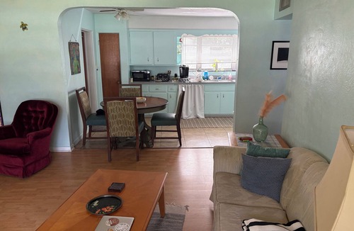 DeLand House | Comfortable Florida 2-bedroom house with AC in quaint DeLand