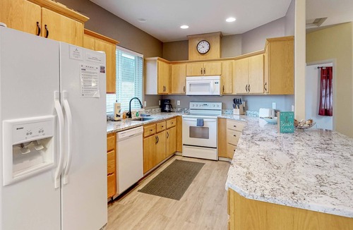 Kiwanda Shores House | Comfortable home close to beach with deck and game room close to town