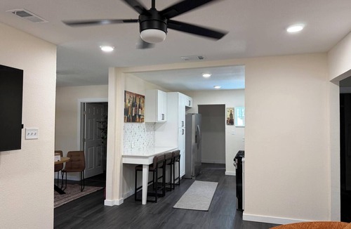 Fort Worth House | Comfortable & Modern Home near TCU-Downtown-Shops