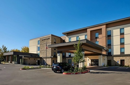 Sherwood - Tualatin North Hotel | Comfortable Sherwood Room with Indoor Pool and Free Hot Breakfast