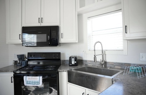 Wyldwood Cabin | Comfortable Tiny Home in RV Park. Near Bastrop & Austin