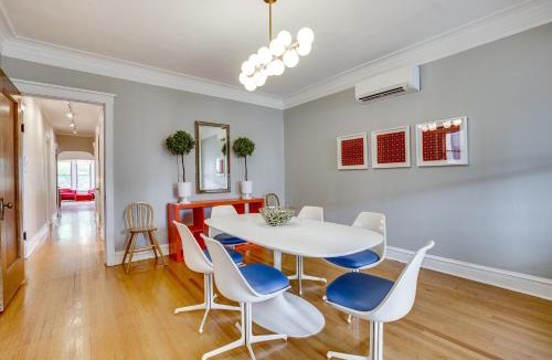 North Center Apartment | Comfortable Vintage North Side Retreat for 8