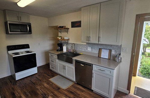 Cathlamet Apartment | Comfy 2-bedroom apartment in Charming Cathlamet