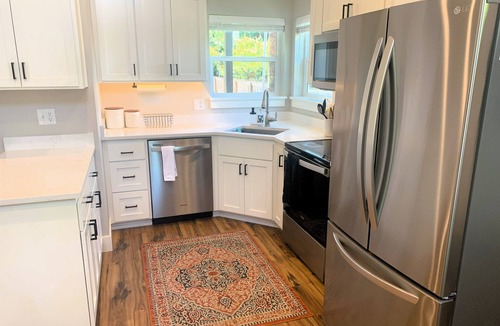 Springfield House | Comfy 2b/1ba minutes from Eugene! Pets Welcome.