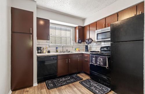 North Arlington Apartment | Comfy 2Bdr Unit